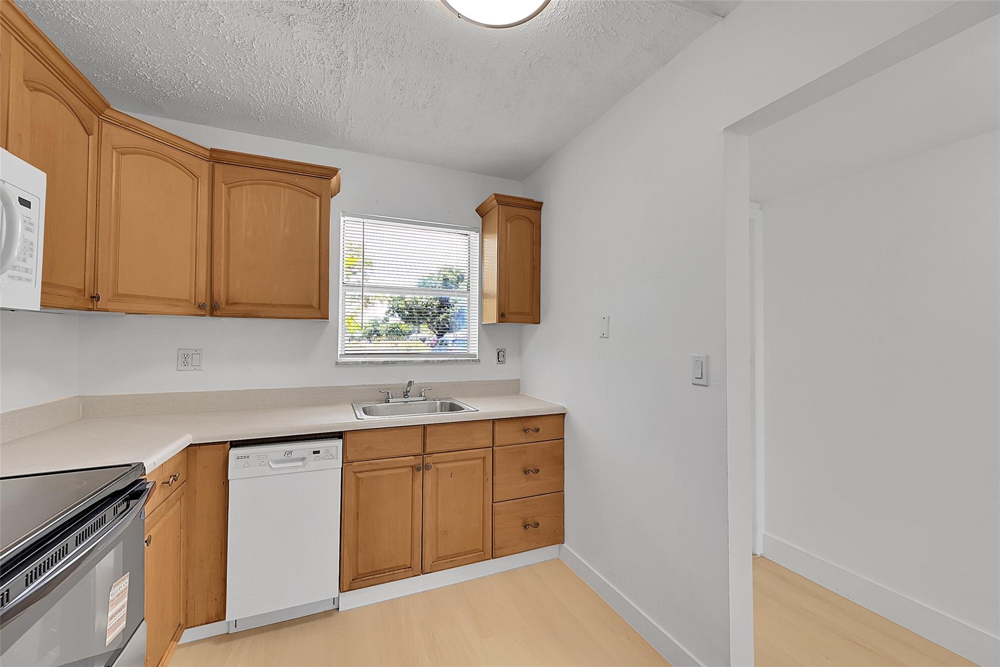 LAKESHORE TOWNHOMES CONDO - Residential
