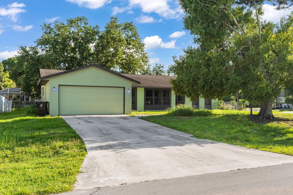 Photo of 1622 SW La Gorce Avenue, Port Saint Lucie, FL 34953 (MLS # B26033431)