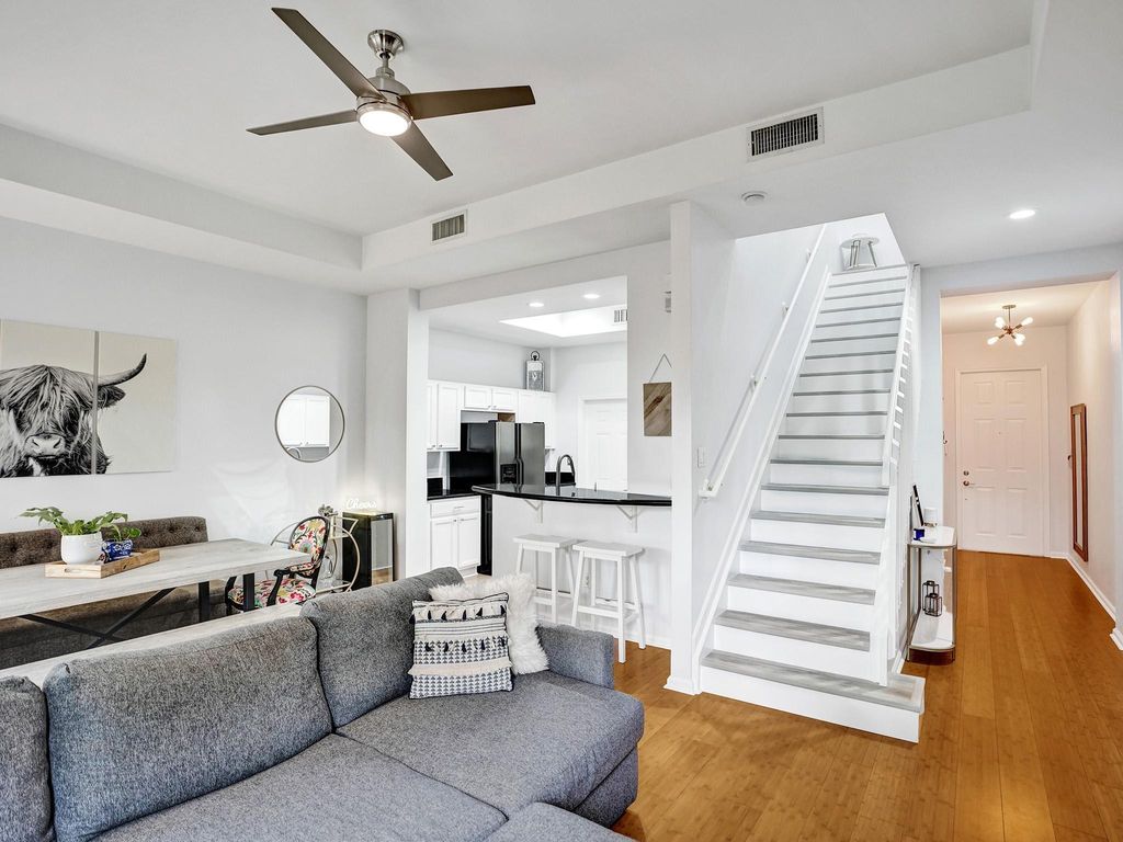 Photo of 511 SW 18th Avenue #4, Fort Lauderdale, FL 33312 (MLS # F10421607)