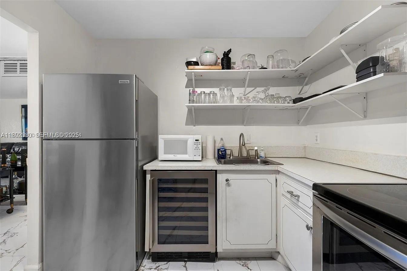 4043 NW 16th Street 201