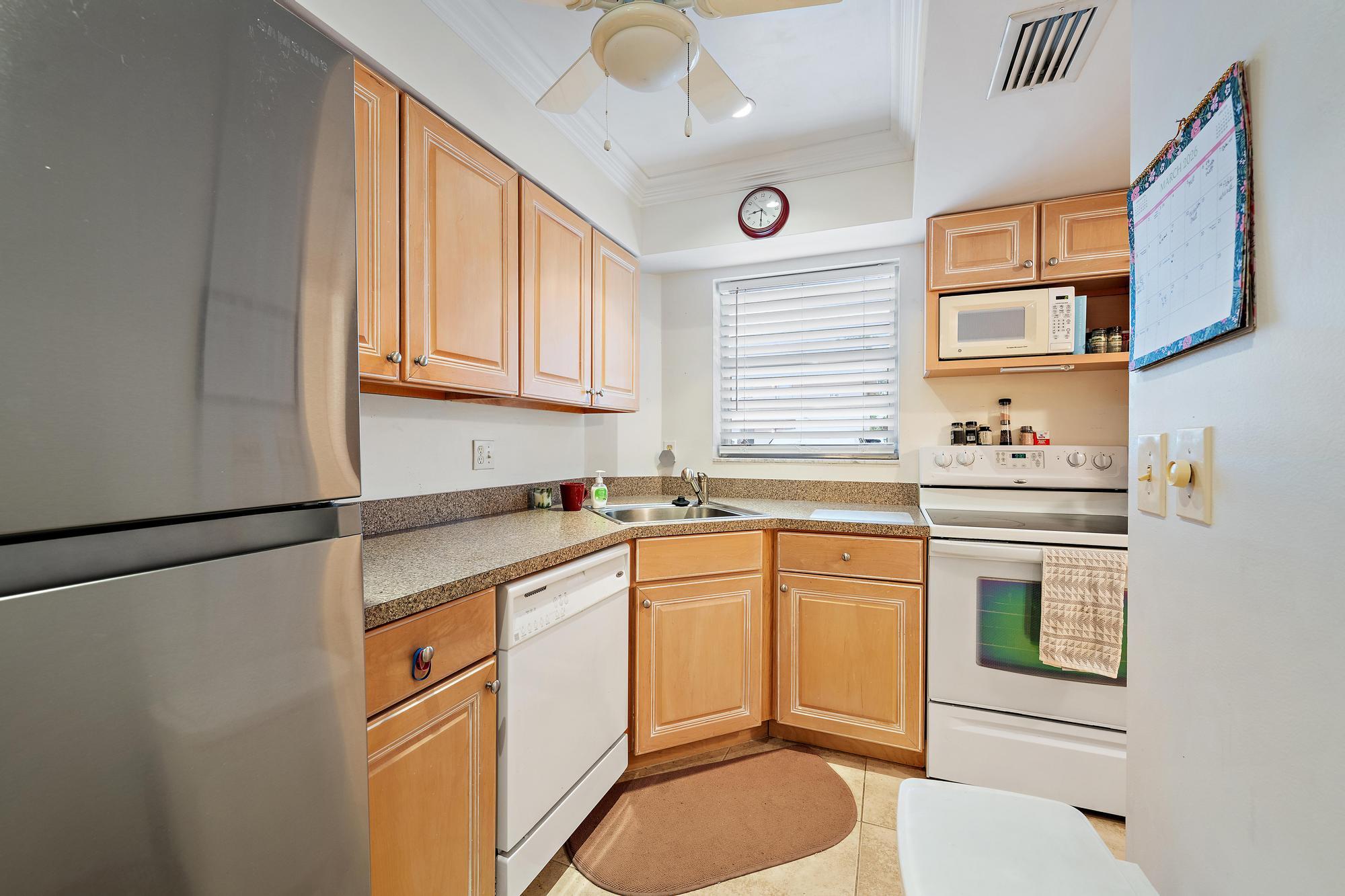 THE LITTLE CLUB CONDO - Residential