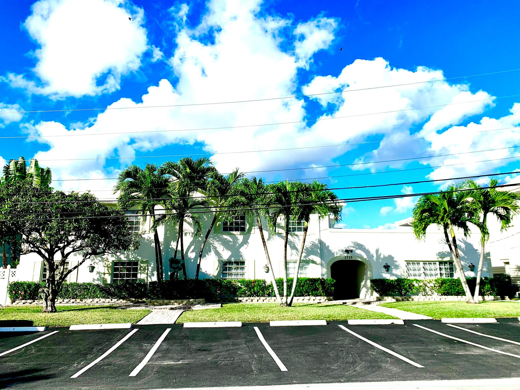 2735 NE 28 Court
