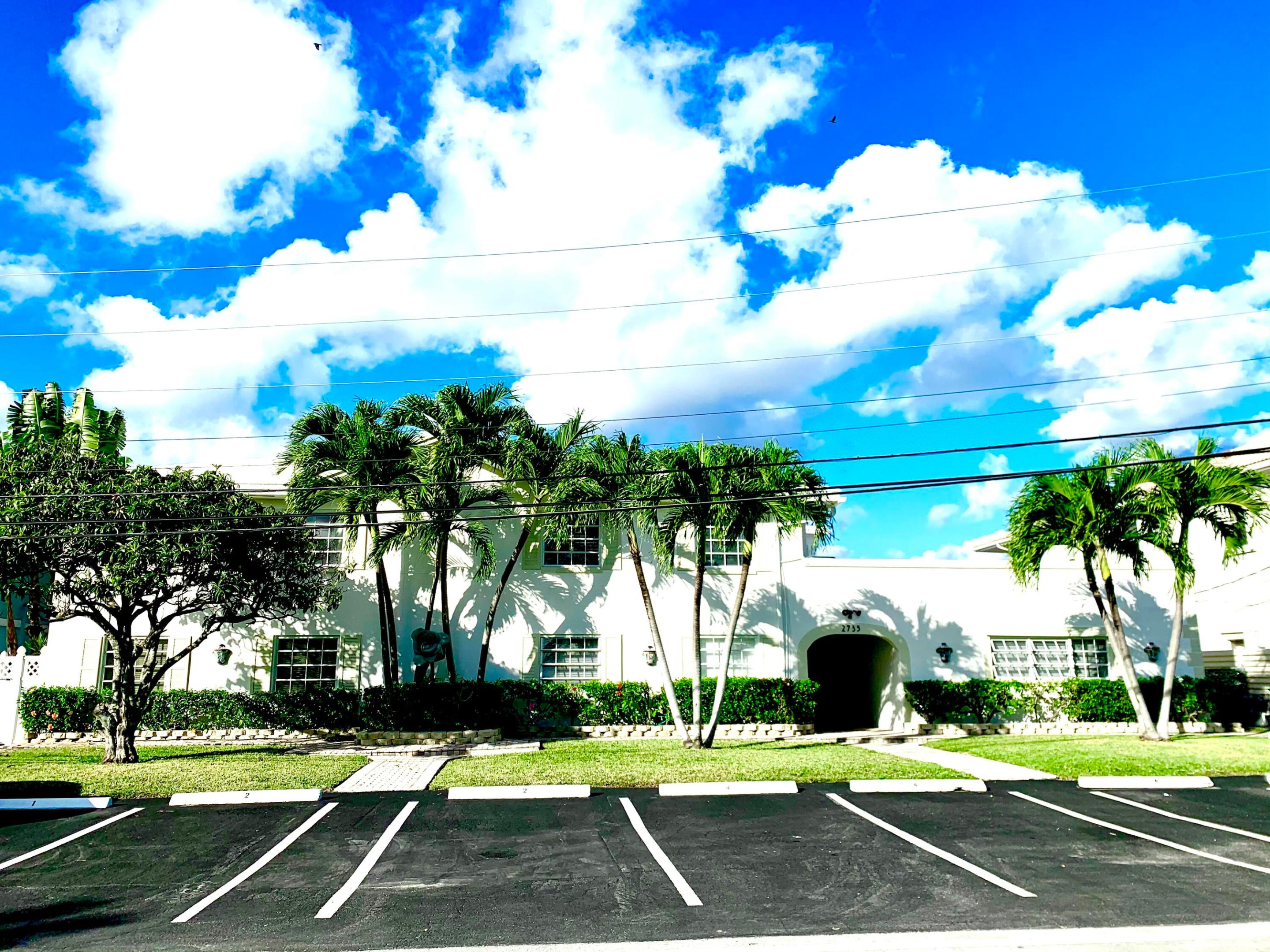 2735 NE 28 Court