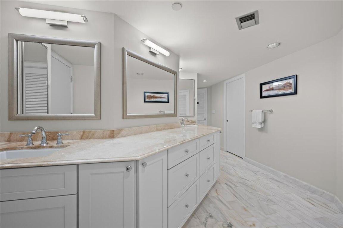 OLD PORT COVE LAKE POINT TOWER CONDO - Residential