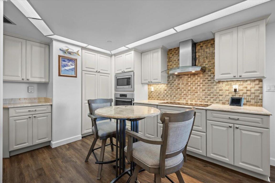 OLD PORT COVE LAKE POINT TOWER CONDO - Residential