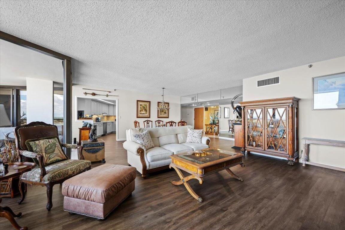 OLD PORT COVE LAKE POINT TOWER CONDO - Residential