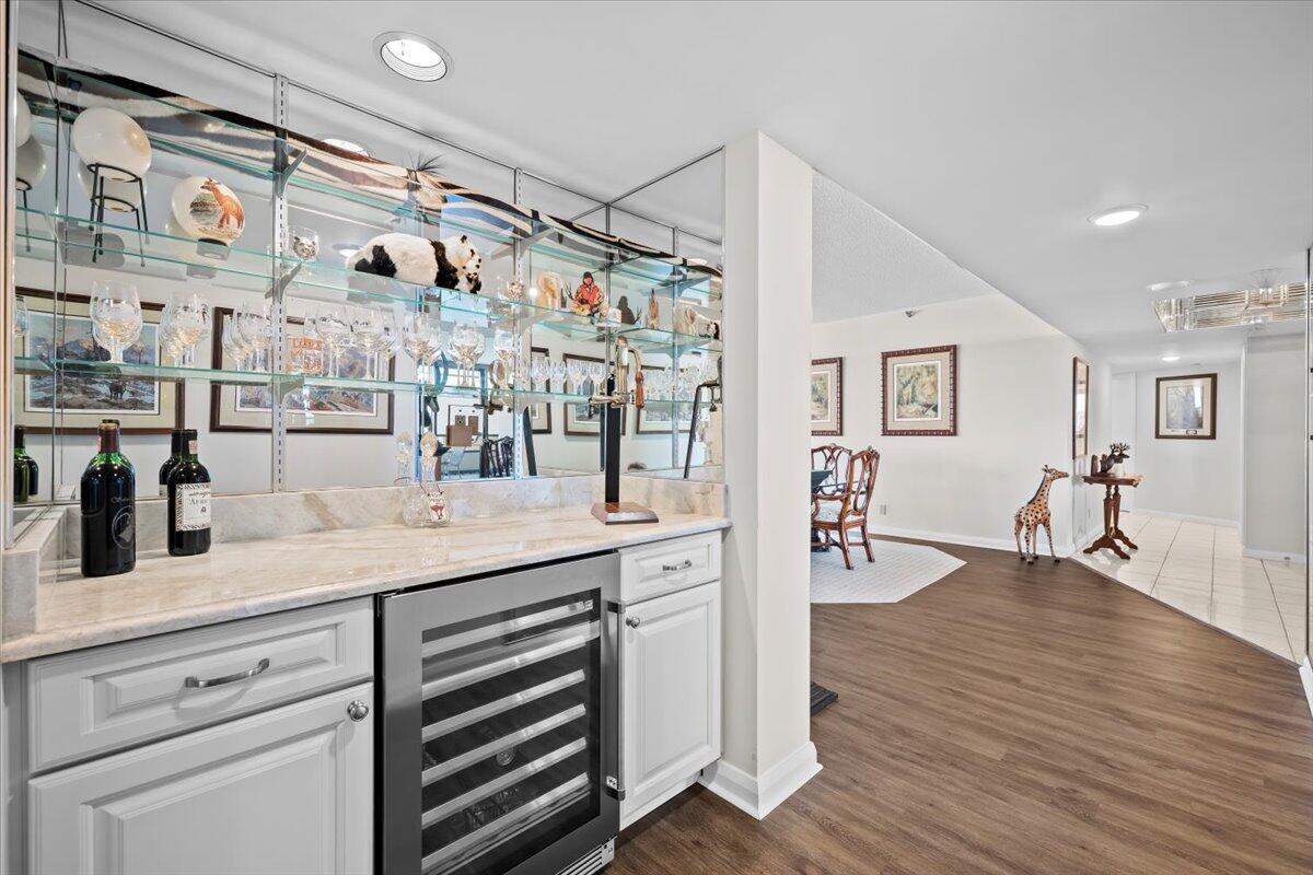 OLD PORT COVE LAKE POINT - Residential