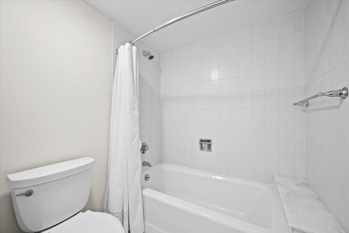 OLD PORT COVE LAKE POINT TOWER CONDO - Residential