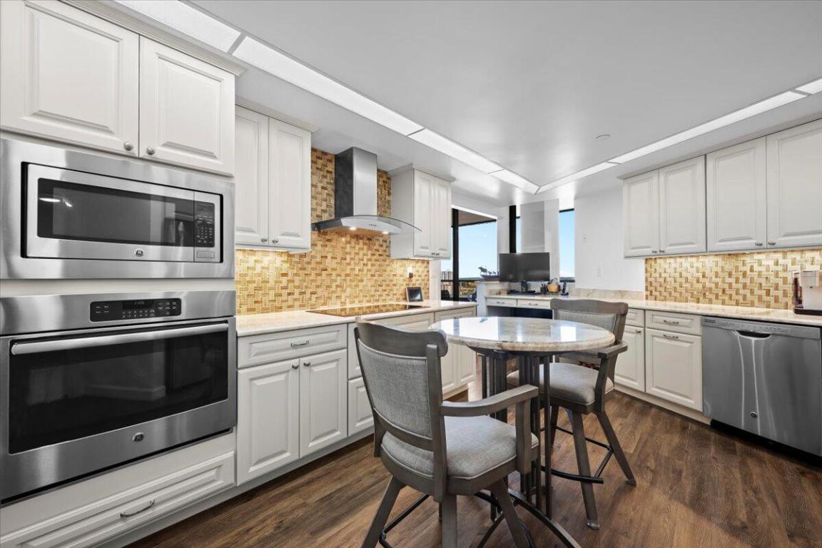 OLD PORT COVE LAKE POINT TOWER CONDO - Residential