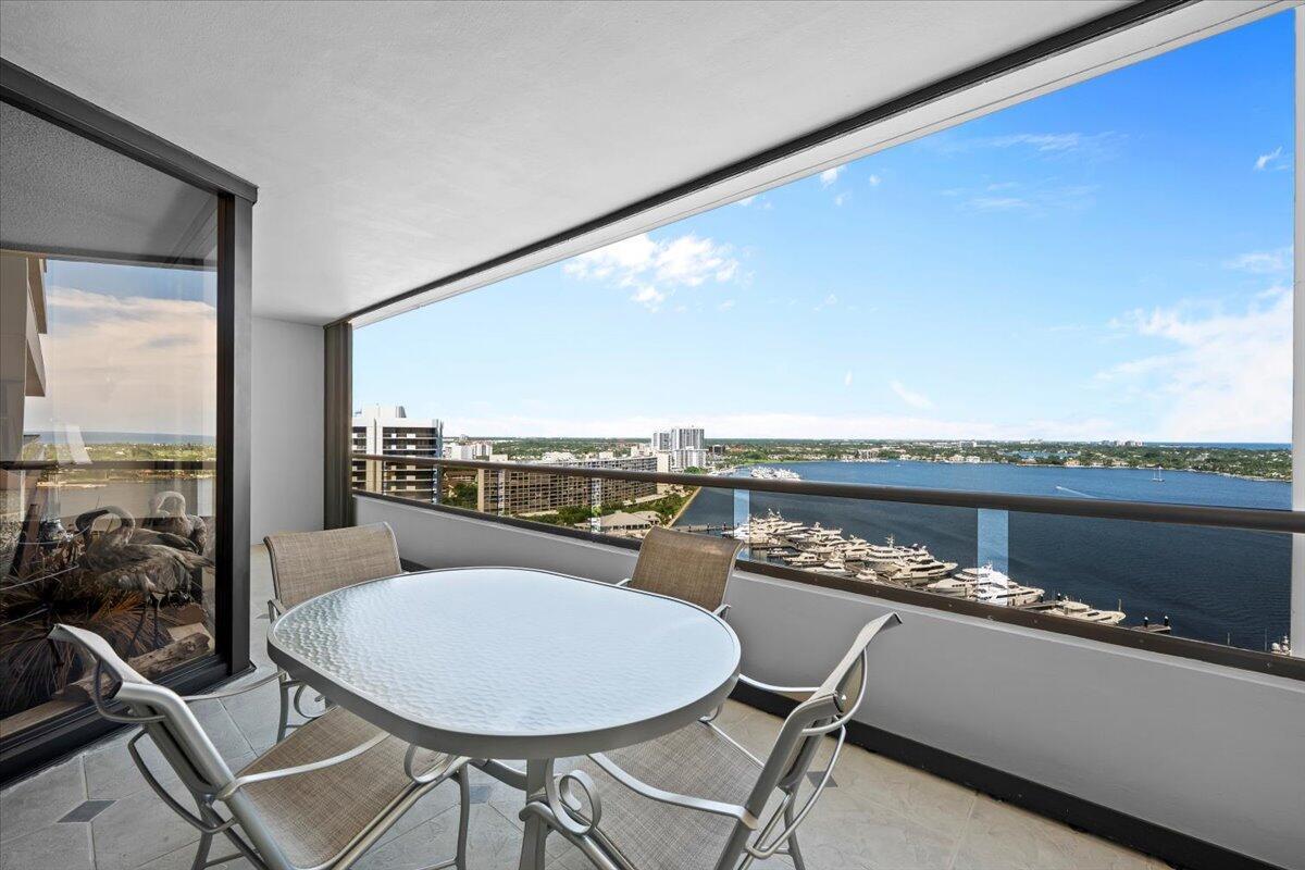 OLD PORT COVE LAKE POINT - Residential