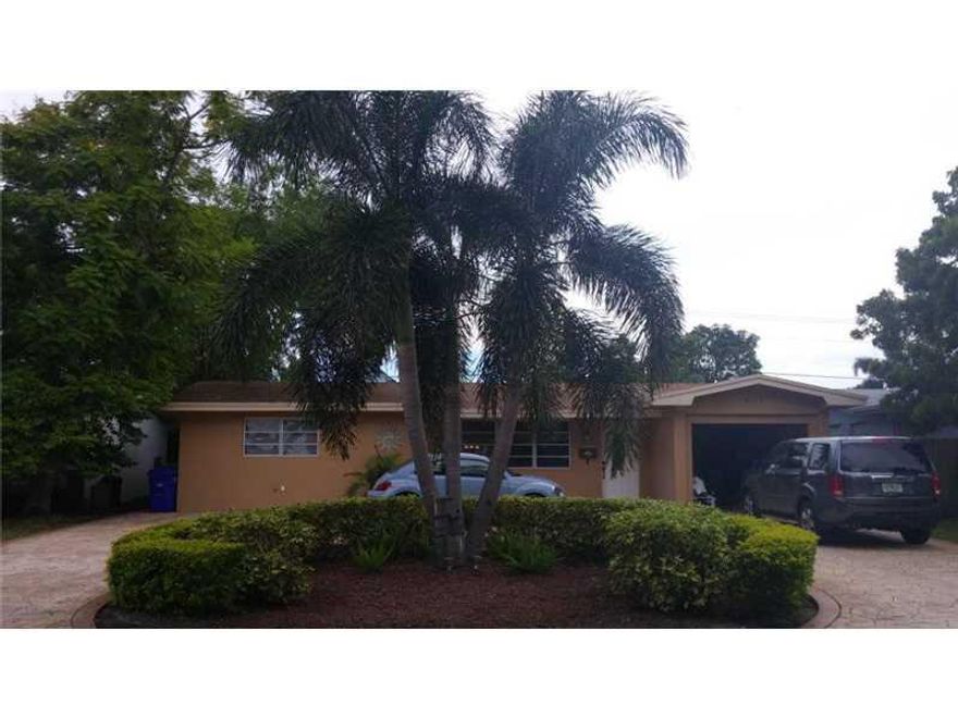 BEAUTIFUL 3 BEDROOM, SINGLE FAMILY POOL HOME WITH GARAGE..OPEN FLOOR PLAN WITH COMPLETELY REMODELED KITCHEN & STAINLESS STEEL APPLIANCES. CROWN MOLDING, STUCCO WALLS & TILE THROUGHOUT. NEW A/C. VERY ENTERTAINING BACKYARD WITH A BUILT IN POOL 28.4' SURROUN N DED BY STAMPED CONCRETE & TIKI BAR WITH A LARGE SCREEN TV. STAMPED CONCRETE CIRCULAR DRIVEWAY THAT FITS 10 CARS. MOVE-IN CONDITION..BEING SOLD "AS-IS" WITH RIGHT TO INSPECT...TOP CONDITION HOME...SERIOUS BUYERS ONLY!!!