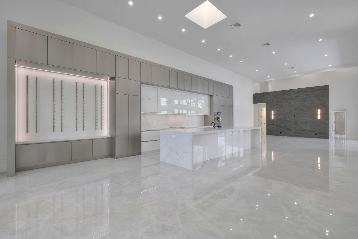 VINTAGE PLACE - Residential