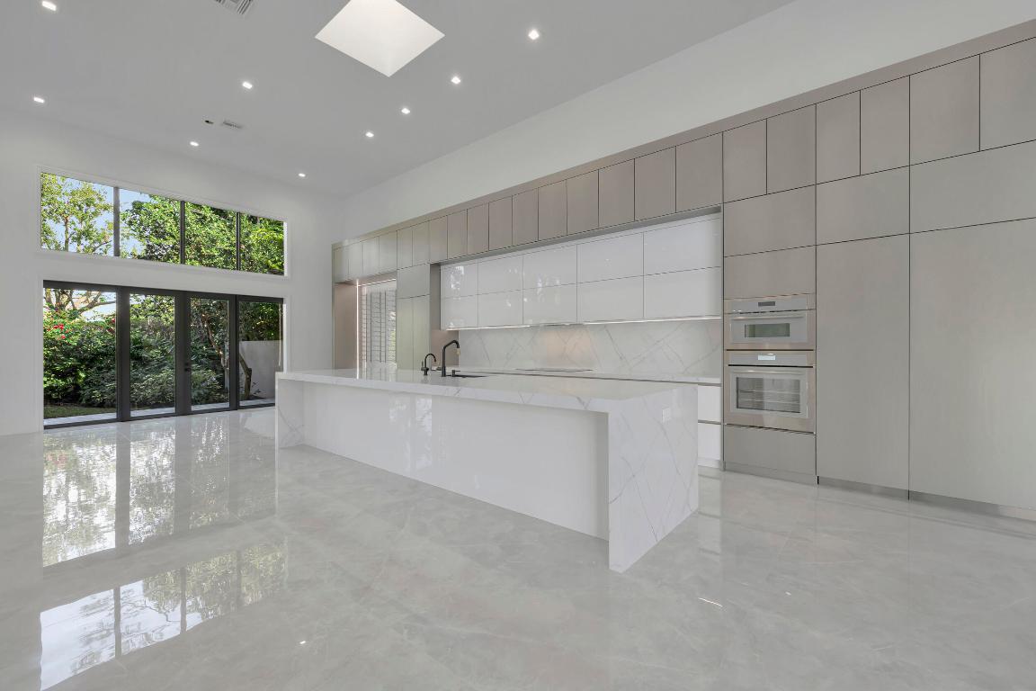 VINTAGE PLACE - Residential