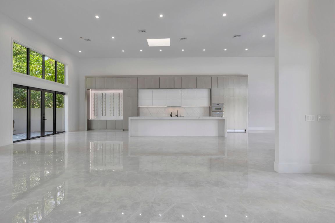 VINTAGE PLACE - Residential