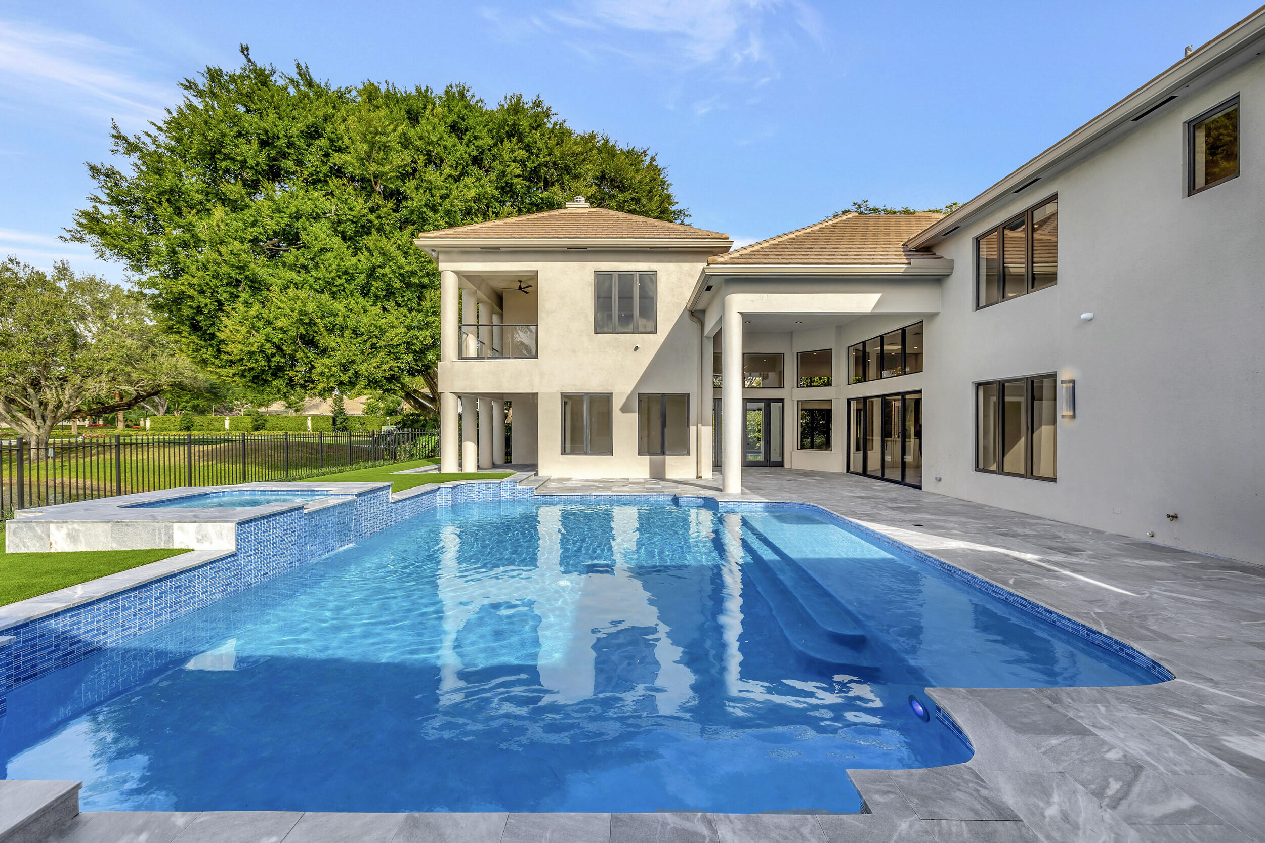 VINTAGE PLACE - Residential