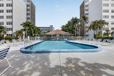 Tiny photo for 400 NE 12TH Avenue #405, Hallandale Beach, FL 33009 (MLS # B26090437)