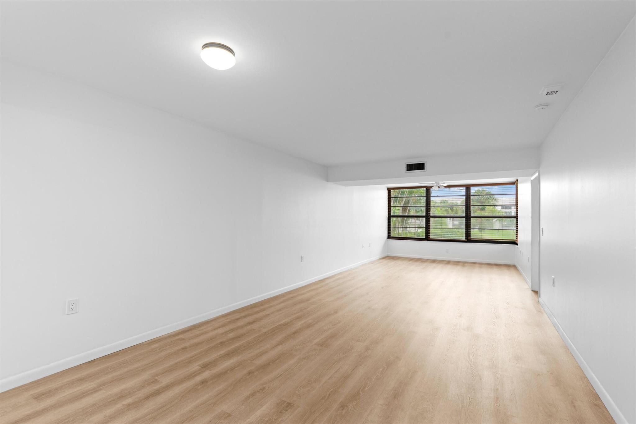 WHITEHALL CONDO OF THE LA - Residential