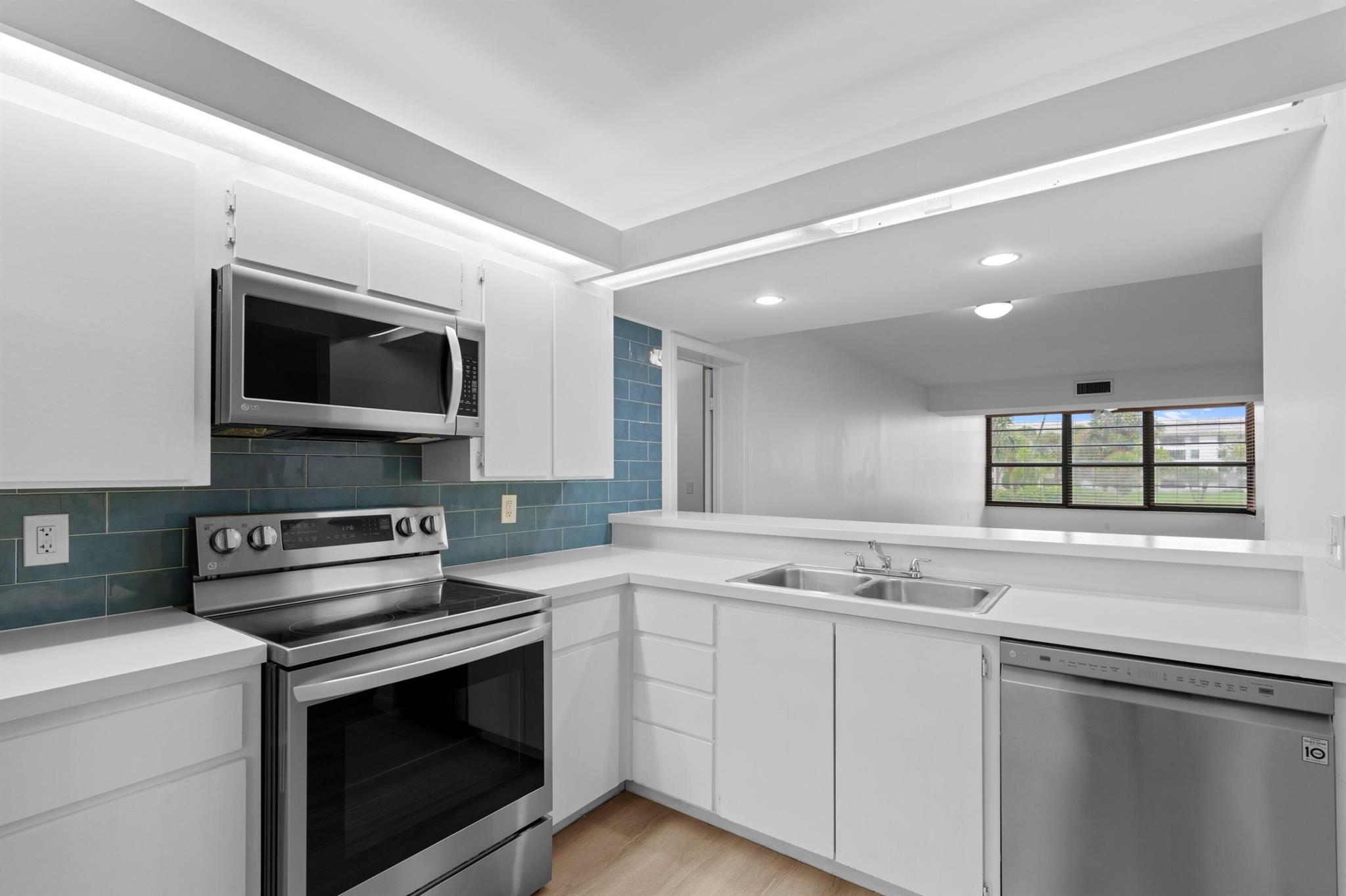 WHITEHALL CONDO OF THE LA - Residential