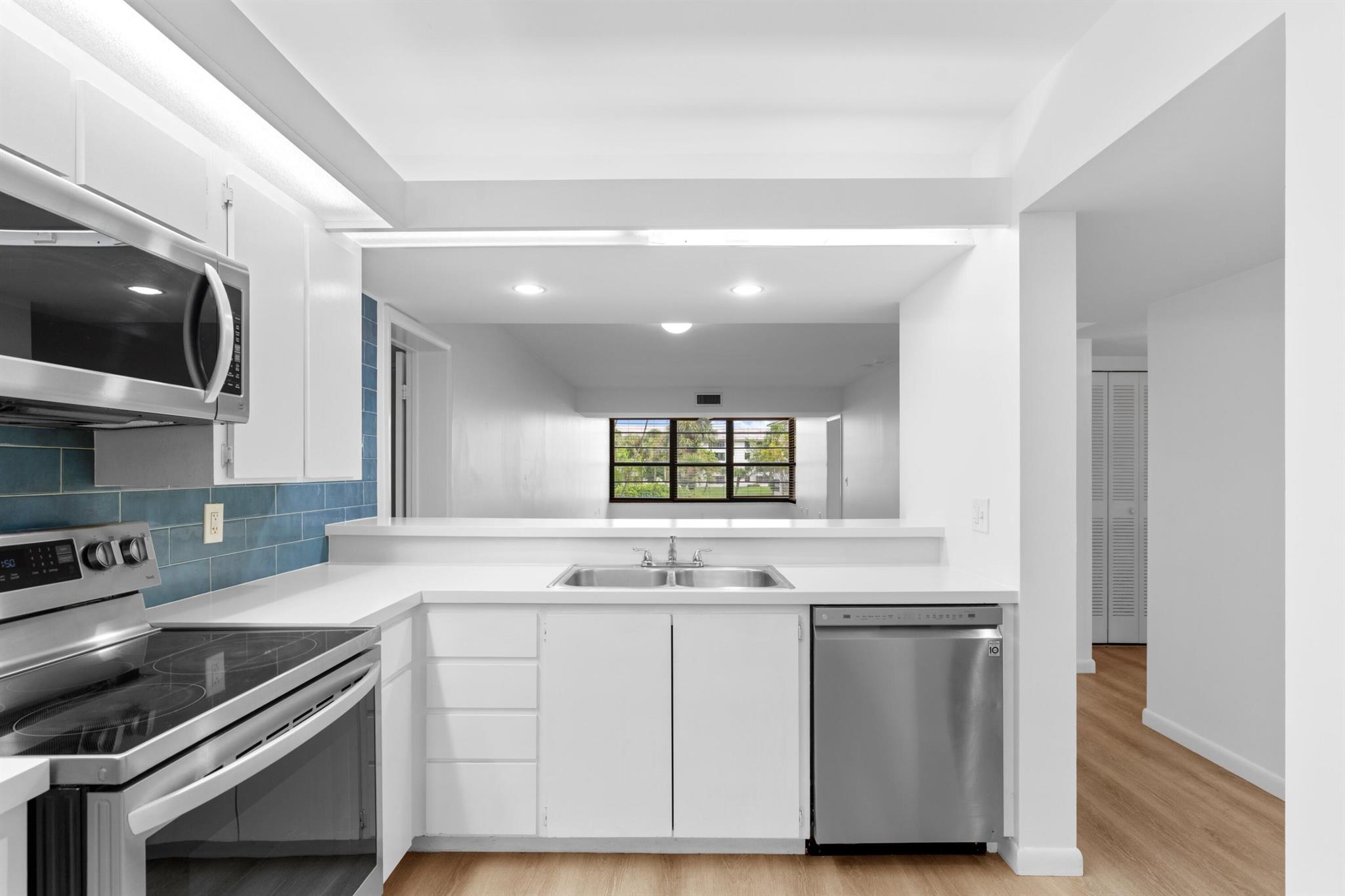 WHITEHALL CONDO OF THE LA - Residential