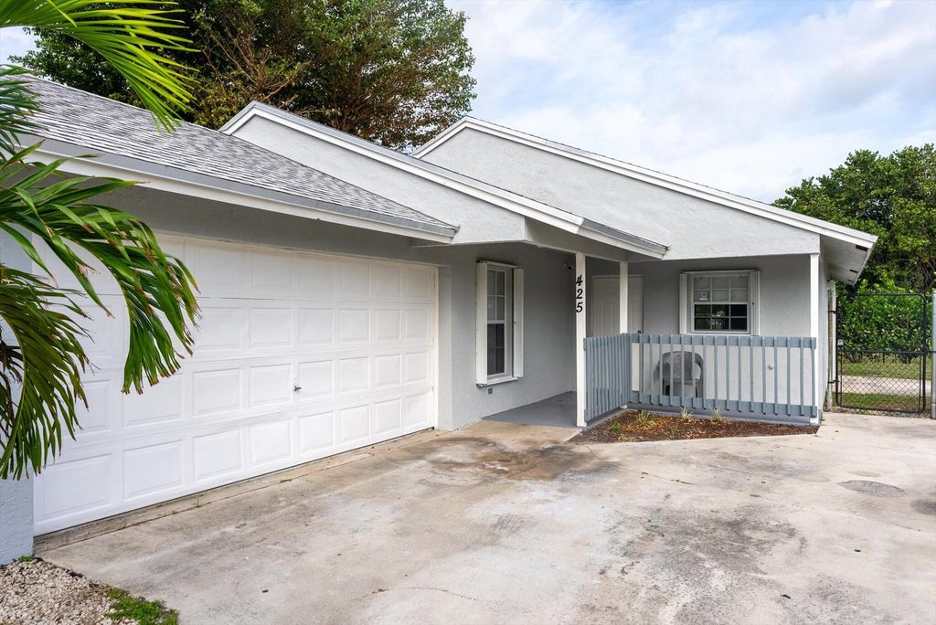 Photo of 425 SW 3rd Street, Delray Beach, FL 33444 (MLS # R10940764)