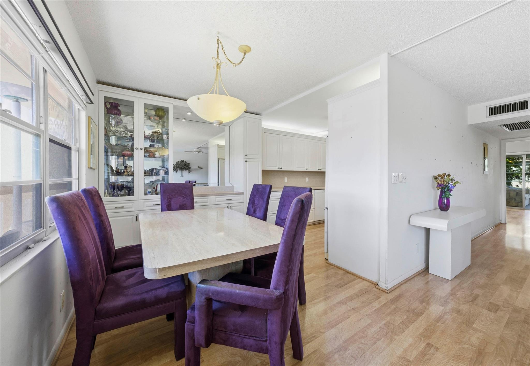 View photos, virtual tours, details... 211 Richmond A 211