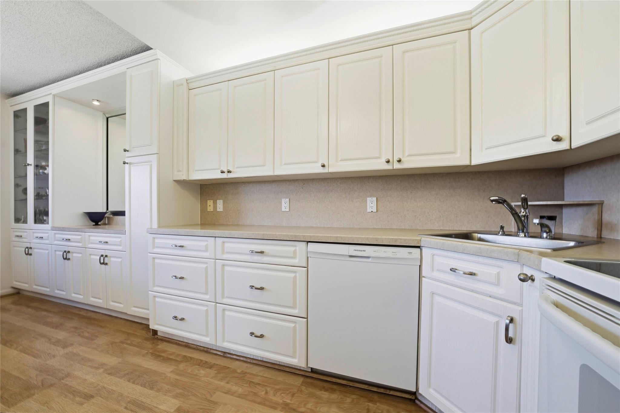 View photos, virtual tours, details... 211 Richmond A 211