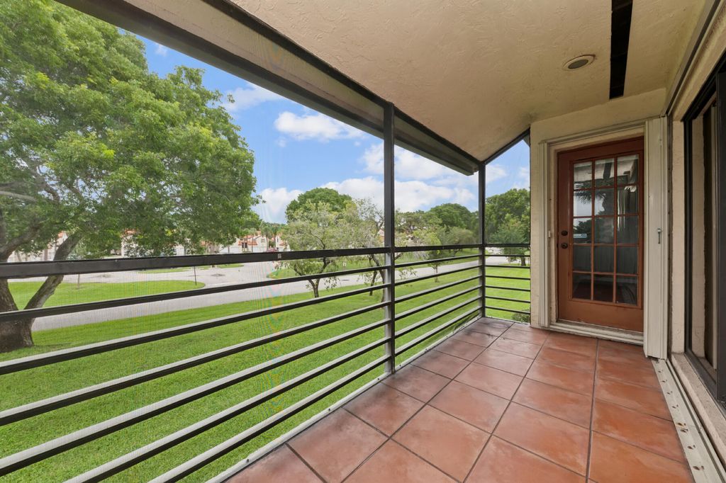 Photo of 20 Via De Casas Sur #201, Boynton Beach, FL 33426 (MLS # R10994743)