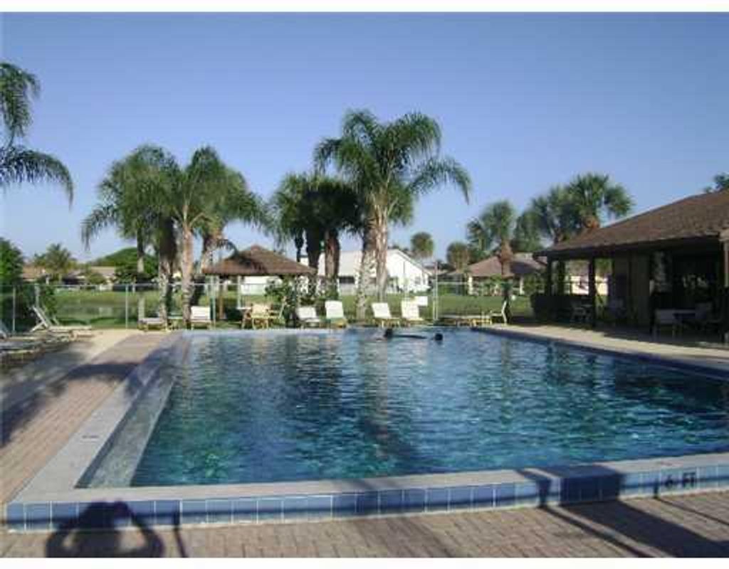 Photo of 14 Via De Casas Norte, Boynton Beach, FL 33426 (MLS # R10942158)