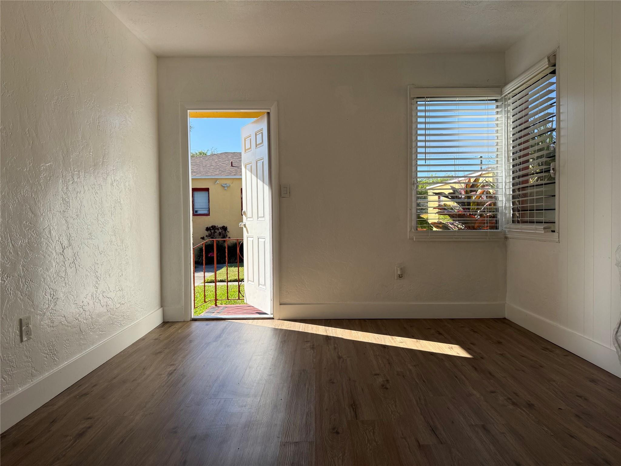 Hollywood South Side Add - Residential Lease
