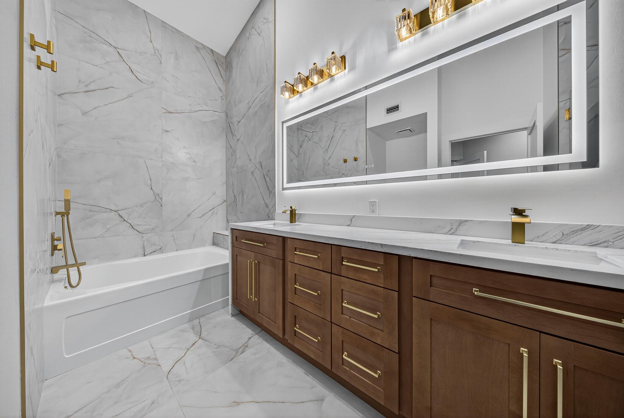 LEXINGTON CLUB 3 - Residential