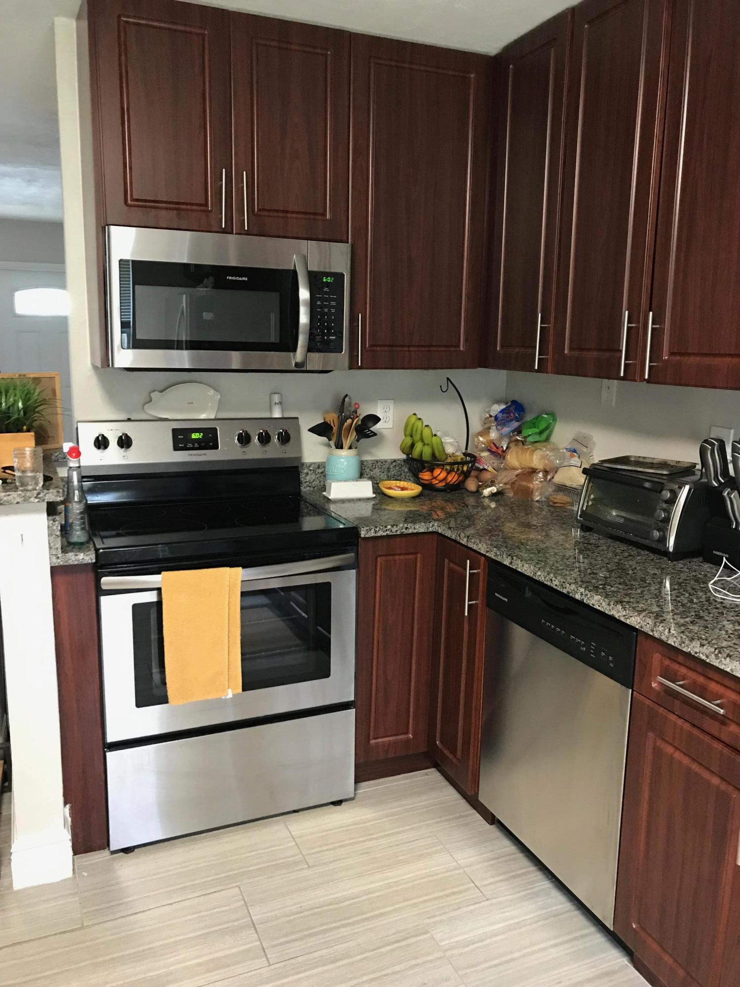 huge back yard fully renovated 3/2 must see