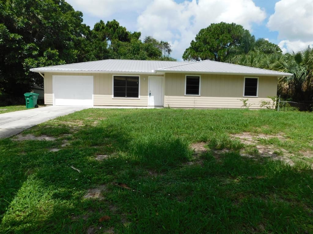 Photo of 5403 Eastwood Drive, Fort Pierce, FL 34951 (MLS # R10730082)