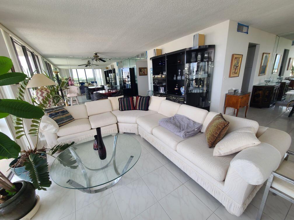 AVANT GARDE CONDO - Residential Lease