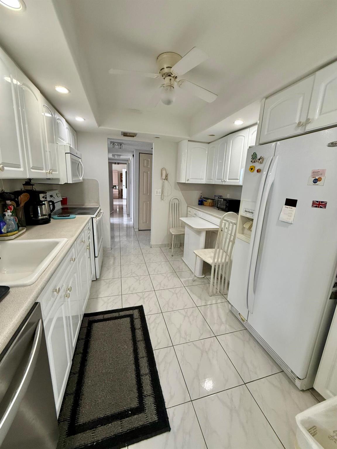 AVANT GARDE CONDO - Residential Lease