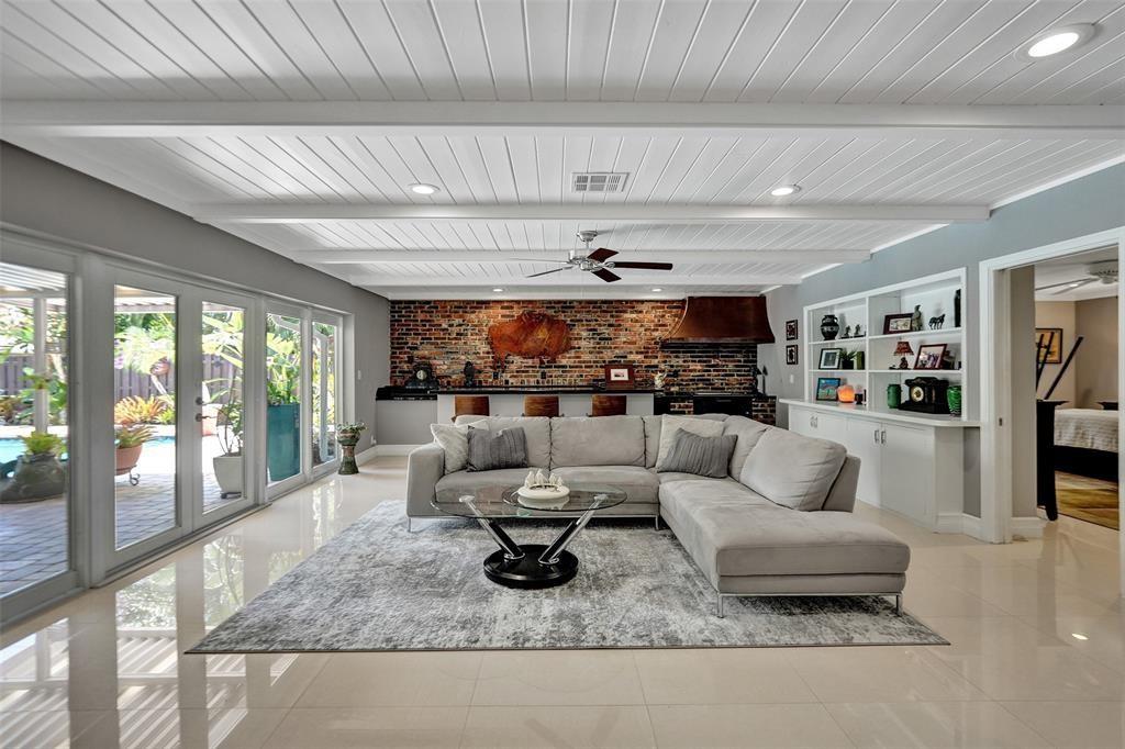 2524 NE 26th Ter