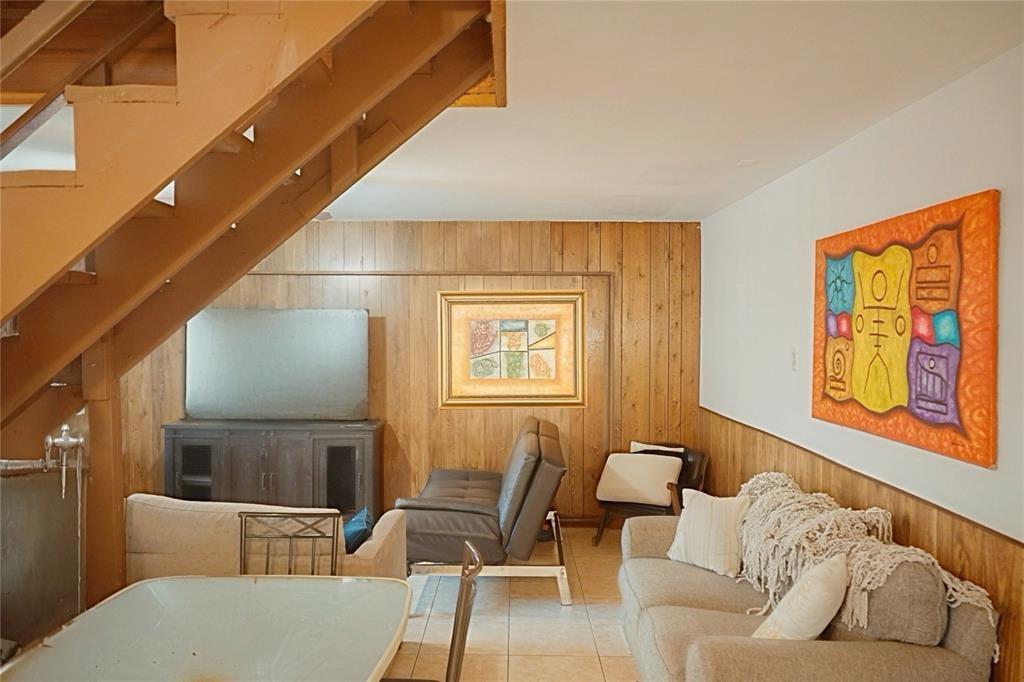 Hollywood Little Ranches - Residential Income