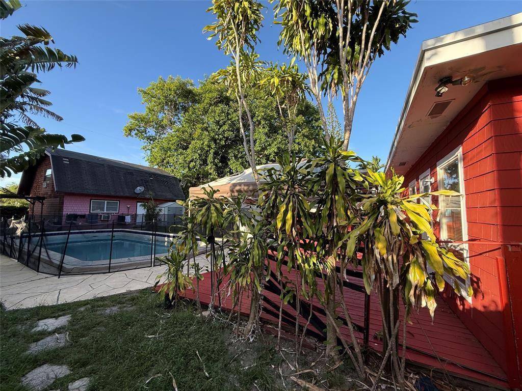 Hollywood Little Ranches - Residential Income