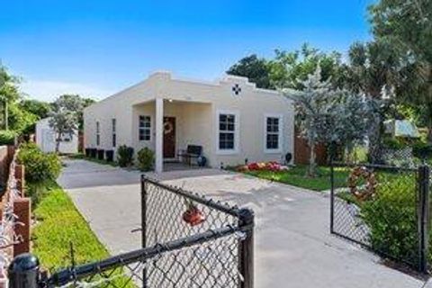 Single Family Residence in West Palm Beach FL 3226 Greenwood Avenue.jpg