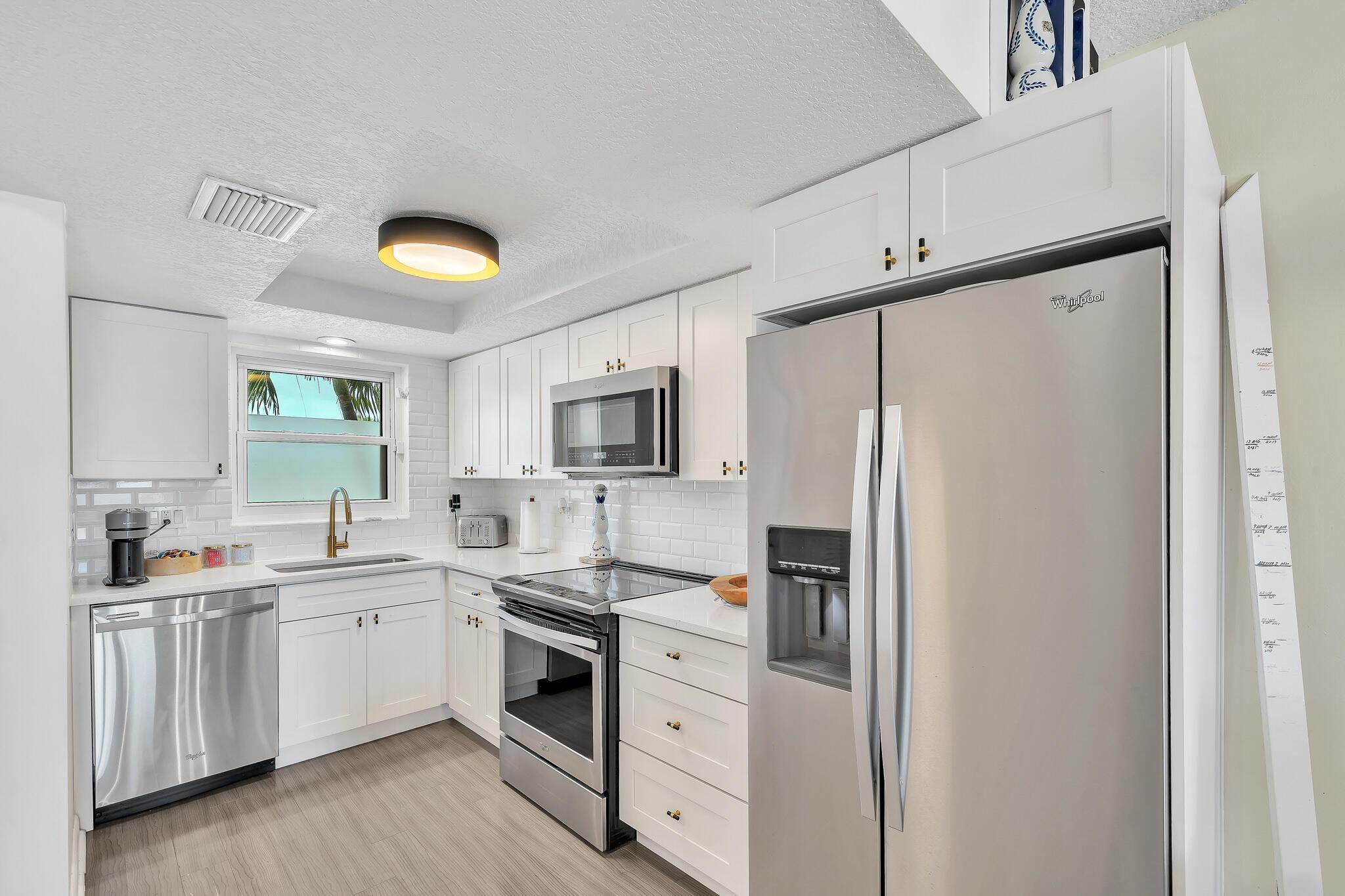 711 NE Harbour Terrace 3090