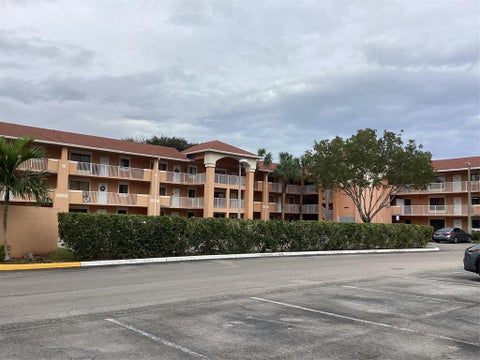 Photo of 6900 SW 39th Street #308j, Davie, FL 33314 (MLS # B26037297)