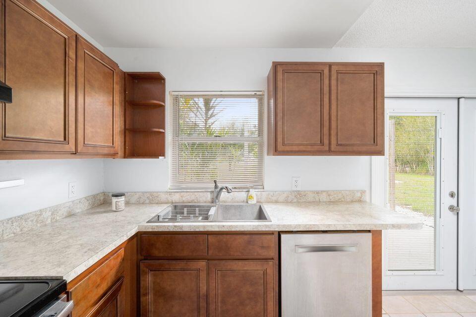 LAKEWOOD PARK UNIT 9 - Residential Lease