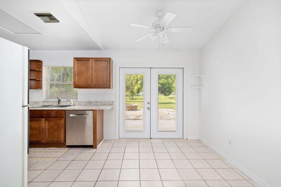 LAKEWOOD PARK UNIT 9 - Residential Lease