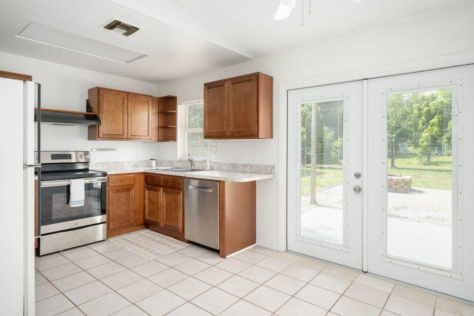 LAKEWOOD PARK UNIT 9 - Residential Lease