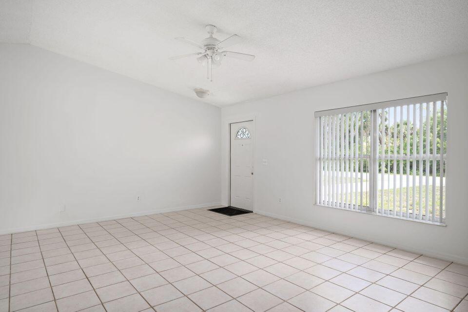 LAKEWOOD PARK UNIT 9 - Residential Lease