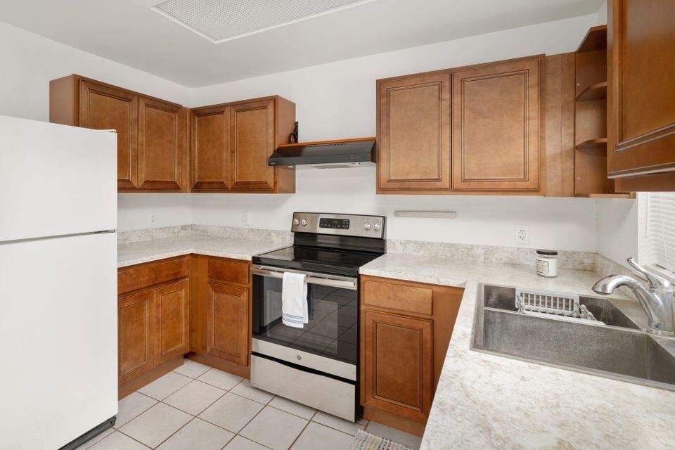 LAKEWOOD PARK UNIT 9 - Residential Lease