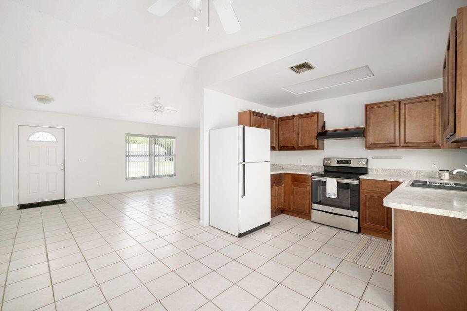 LAKEWOOD PARK UNIT 9 - Residential Lease