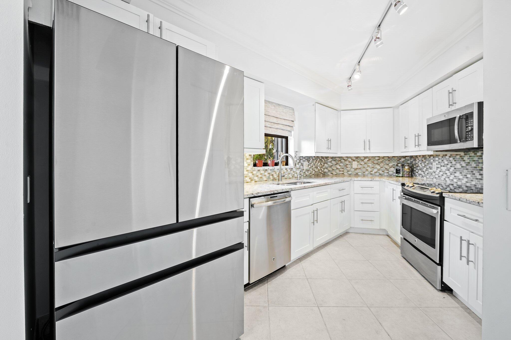 BEAUVOIS ON THE LAKE CONDO - Residential