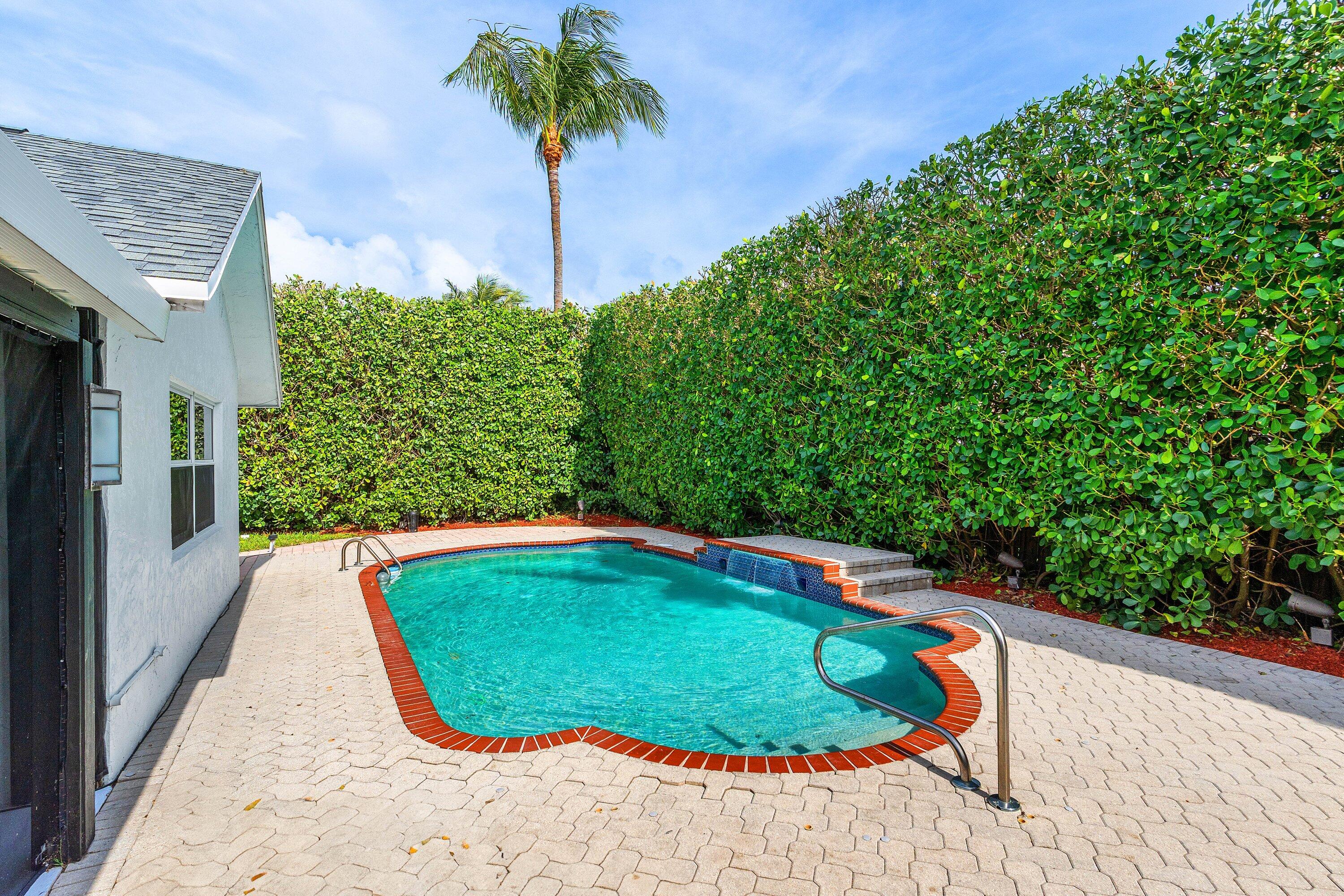 TROPIC PALMS - Residential