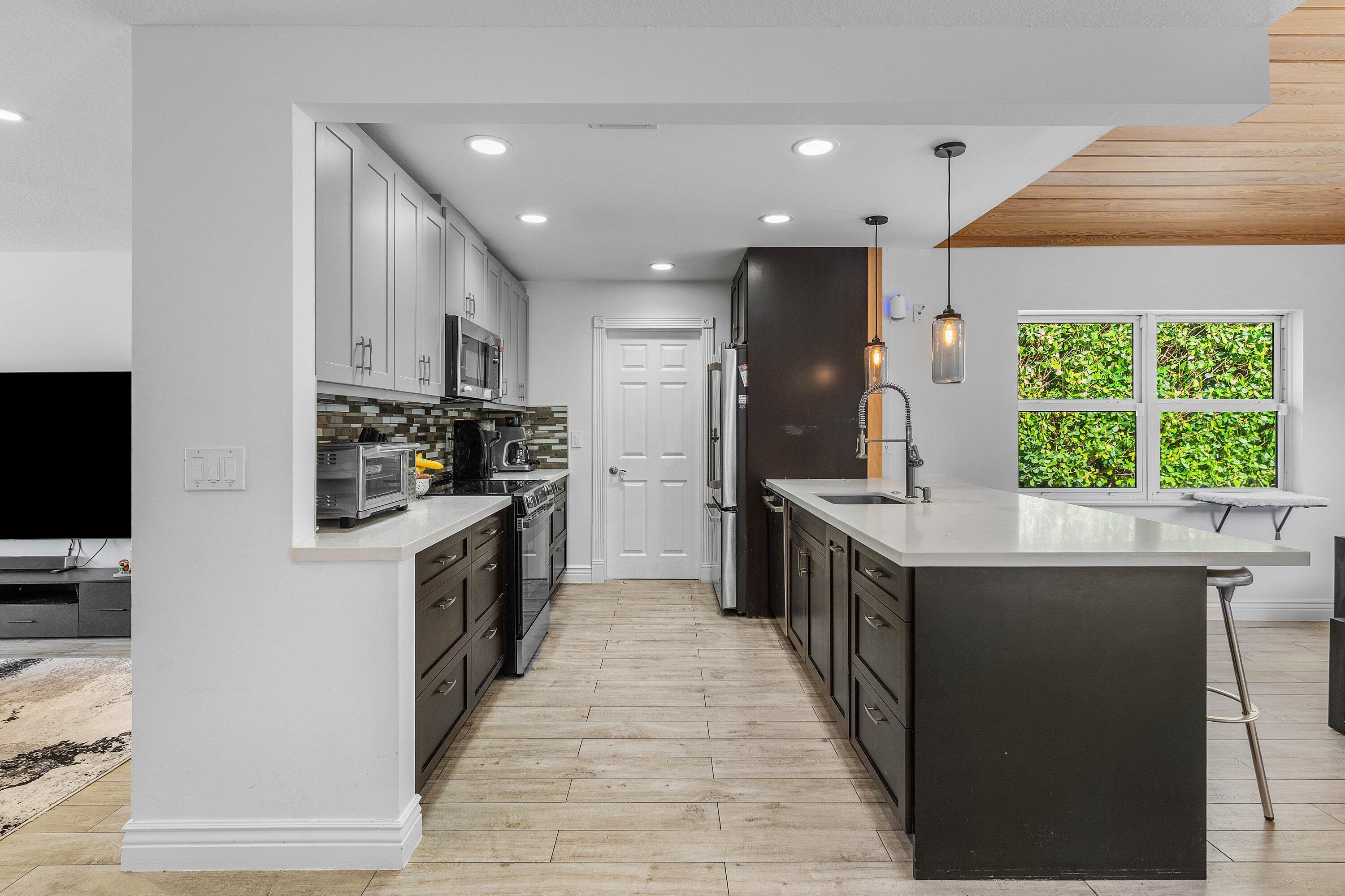 TROPIC PALMS - Residential