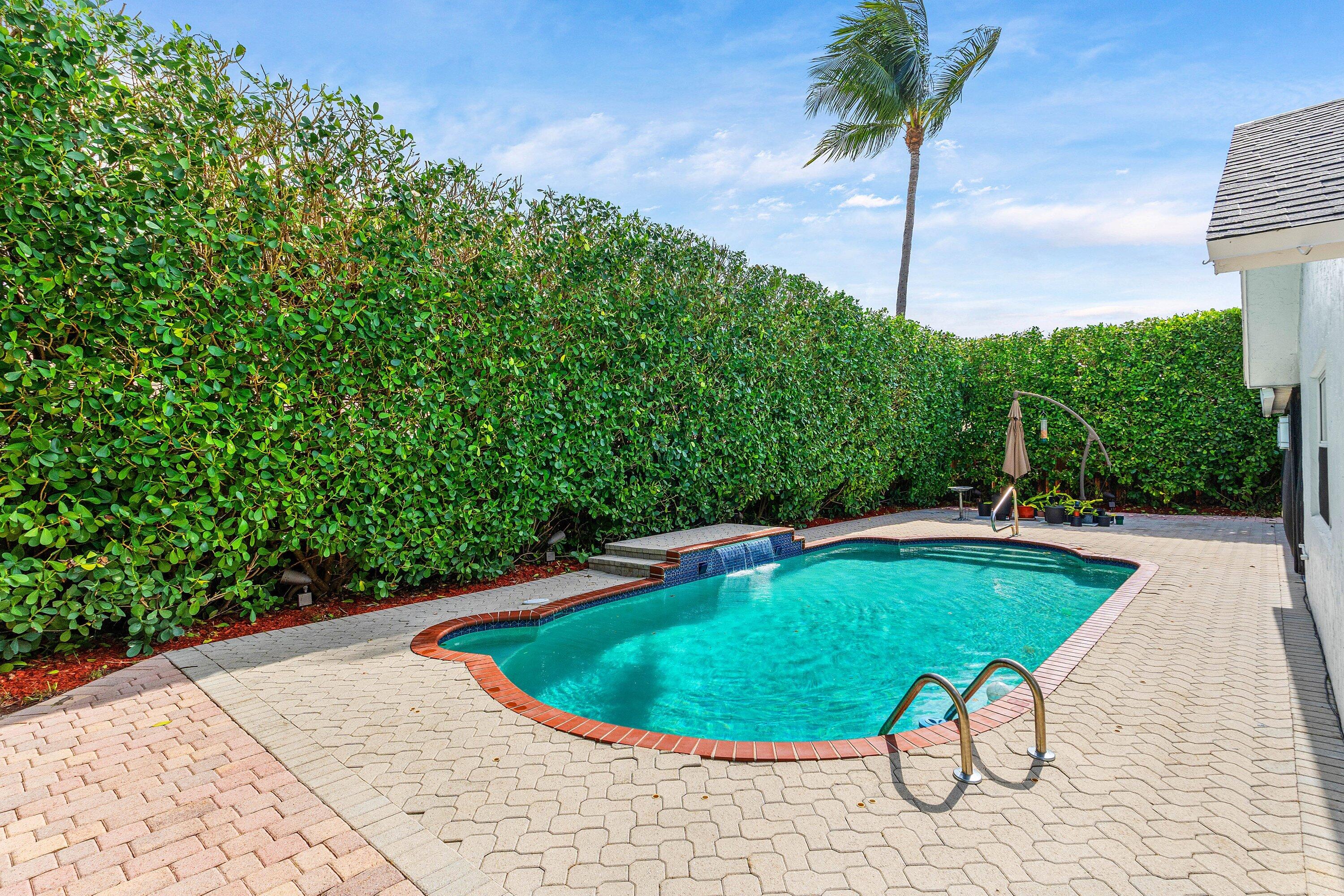 TROPIC PALMS - Residential